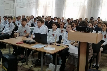 В 58-й школе Оренбурга принимают в пионеры